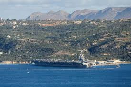 وصول أكبر حاملة طائرات في العالم إلى القاعدة الأميركية في كريت باليونان