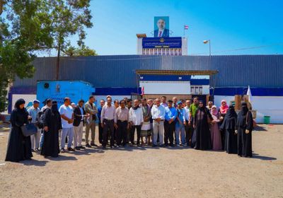 تجاوزٌ للخطوط الحمراء.. كيف يثير إغلاق مؤسسات المجلس الانتقالي زلزالًا سياسيًّا بعدن؟