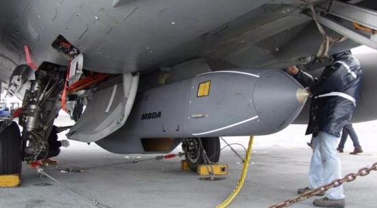 الخارجية الفرنسية تعترف: نزود أوكرانيا بمعلومات استخبارية لشن ضربات ضد روسيا