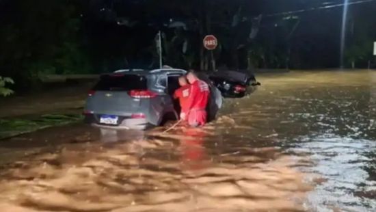 مصرع 14 شخصاً جراء فيضانات شديدة ضربت جنوب شرقي البرازيل