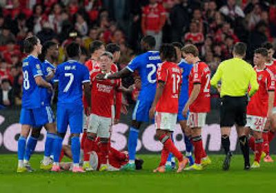 مساعد مدرب بنفيكا يرفض الإجابة على أسئلة متعلقة بحادث بريستياني