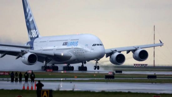 "إيرباص" تهاجم "برات آند ويتني" وتخفض مستهدفاتها