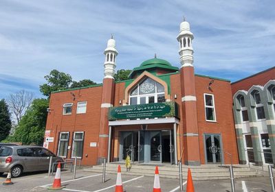 حادث أمني خطير داخل مسجد مانشستر.. والشرطة البريطانية تعتقل المنفذ