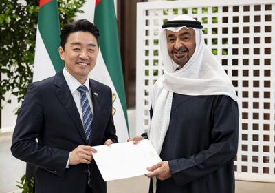 محمد بن زايد يتسلم رسالة خطية من الرئيس الكوري