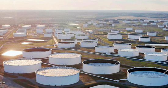 مخزونات النفط الأمريكية تنمو بأعلى وتيرة في 3 سنوات