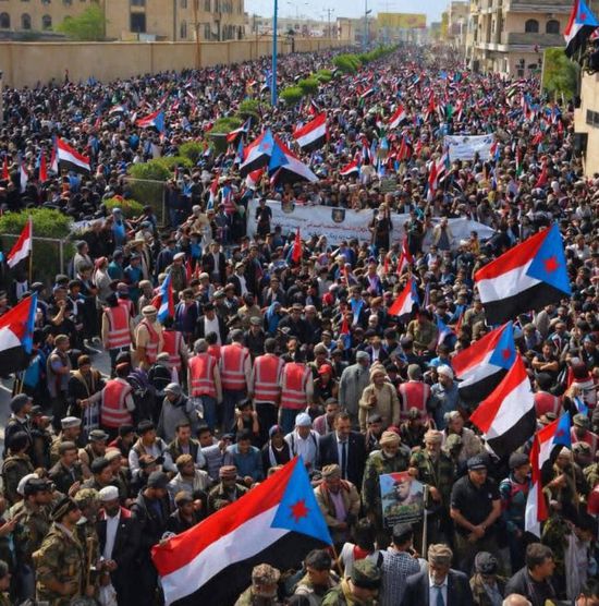 الاصطفاف العظيم.. لماذا يفشل أعداء الجنوب في إحداث شرخ بين الشعب والانتقالي؟