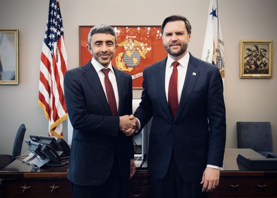 وزير الخارجية الإماراتي يلتقي نائب الرئيس الأمريكي في واشنطن