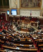 الحكومة الفرنسية تنجو من سحب الثقة في البرلمان