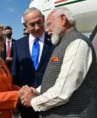 رئيس الكنيست يمنح رئيس وزراء الهند "وسامًا"