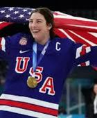 لاعبو الهوكي يعربون عن أسفهم لردود فعلهم على تصريحات ترامب بحق السيدات