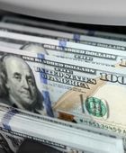 شركات التأمين الأمريكية تكثف شراء العقود الآجلة للدولار