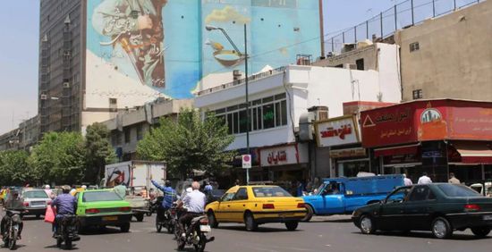 السلطات البريطانية تقرر سحب موظفيها من إيران