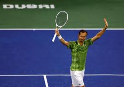 ميدفيديف يواجه خريكسبور في محاولة لحصد لقبه الثاني في دبي