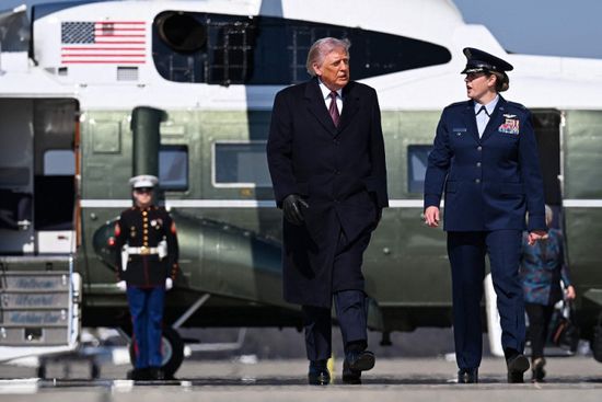 "بطريقة ودية".. ترامب يلمح بالاستيلاء على كوبا 