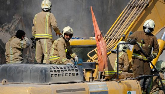 إيران.. اندلاع حريق ضخم في مصنع أحذية جنوبي طهران