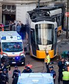 خروج "ترام" عن مساره بوسط ميلانو.. وميلوني تعلق على الحادث