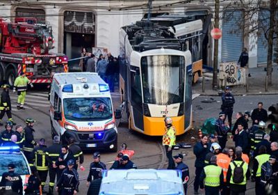 خروج "ترام" عن مساره بوسط ميلانو.. وميلوني تعلق على الحادث