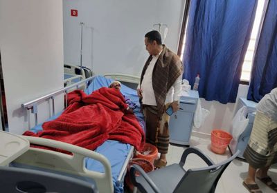 إثر حادث.. الحالمي يتفقد مصابي موكب الضالع المشارك بمليونية القرار