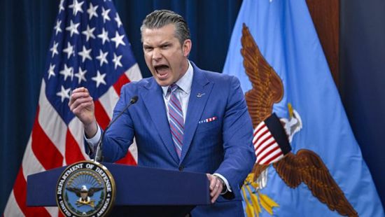 هيغسيث يتعهد بتدمير البحرية الإيرانية