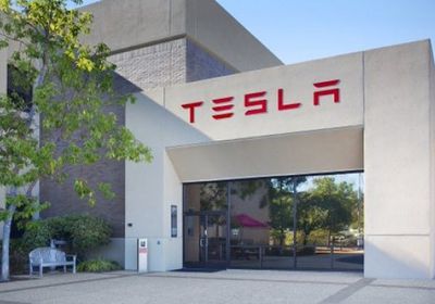 قضاء ميامي يرفض طعن "تسلا" ويُثبّت حكما بالتعويض