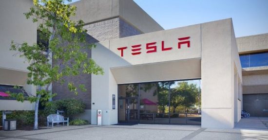 قضاء ميامي يرفض طعن "تسلا" ويُثبّت حكما بالتعويض