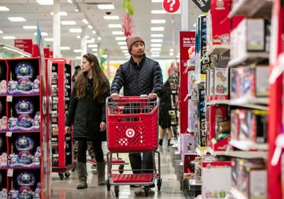 تحسن محدود في ثقة المستهلك الأميركي خلال فبراير