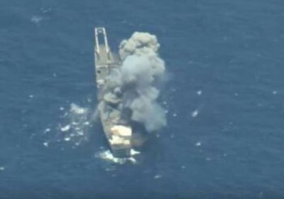 شظايا صاروخ تشعل النيران بسفينة بمدينة سلمان بالبحرين