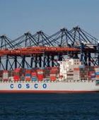 كوسكو الصينية تدعو السفن المتوجهة إلى الخليج للرسو في مياه آمنة