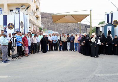 كوادر أمانة الانتقالي تواصل الاحتجاج على إغلاق مقرها