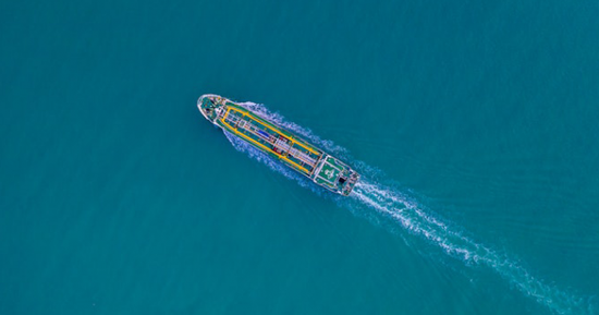 شركة "ميرسك" تعلّق عبور سفنها لمضيق هرمز