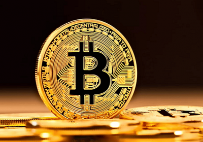 بيتكوين تستعيد توازنها وتصعد 1.5% رغم التوترات الجيوسياسية