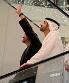 رئيس الإمارات يجري جولة في دبي مول