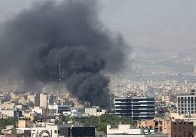 مقذوفات إسرائيلية تدمر مركز الإعلام والدعاية للنظام الإيراني   