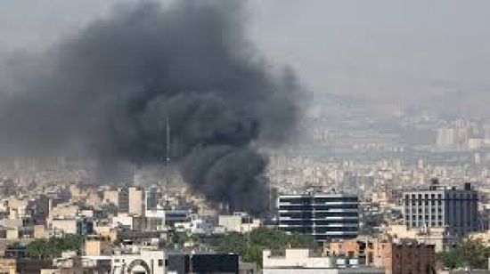 مقذوفات إسرائيلية تدمر مركز الإعلام والدعاية للنظام الإيراني   