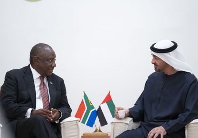 محمد بن زايد يبحث مع رئيس جنوب أفريقيا التصعيد العسكري في المنطقة
