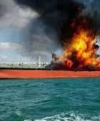 مقذوف مجهول المصدر يصيب سفينة أثناء عبورها مضيق هرمز