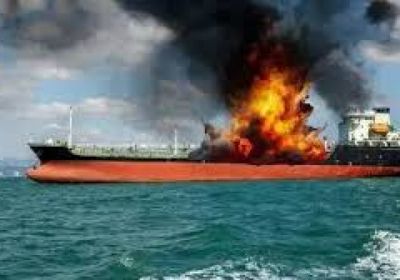 مقذوف مجهول المصدر يصيب سفينة أثناء عبورها مضيق هرمز