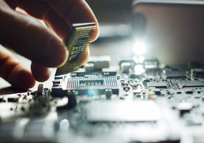 "برودكوم" تستهدف بيع مليون رقاقة ذكاء اصطناعي بحلول 2027