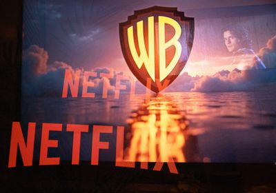 "وارنر براذرز" تُفضل عرض "باراماونت" على "نتفليكس"