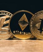 بيتكوين تتراجع عن مستوى 73 ألف دولار وسط ضغوط بيعية