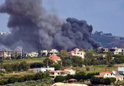 غارة اسرائيلية على مبنى في مدينة صيدا في جنوب لبنان 