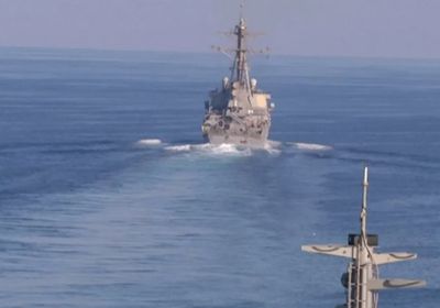 رايت: البحرية الأمريكية سترافق السفن بمضيق هرمز قريباً