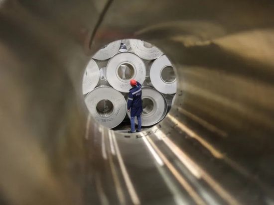 أسعار الألمنيوم تقفز نحو أكبر مكسب أسبوعي منذ 2024