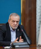 بزشكيان: استهداف القواعد الأمريكية حمايةٌ للشعب الإيراني