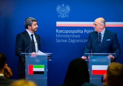 وزير الخارجية الإماراتي يلتقي نظيره البولندي في وارسو