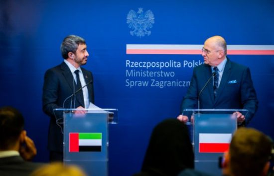 وزير الخارجية الإماراتي يلتقي نظيره البولندي في وارسو