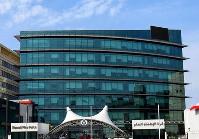 قوة الإطفاء الكويتية تسيطر على حريق خزانات وقود المطار دون إصابات