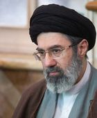 بزشكيان يهنئ مجتبى خامنئي بمناسبة انتخابه مرشدًا جديدًا