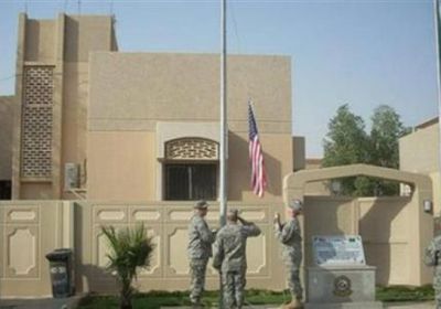 السفارة الأمريكية بالرياض تأمر موظفيها غير الضروريين بمغادرة السعودية