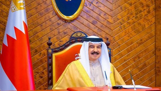 ملك البحرين يتفقد سلاح الجو الملكي.. ويشيد بجاهزيته القتالية